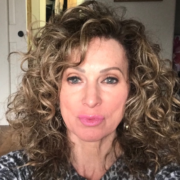 Meet your Posher, Pamela - Picture 2 of 2